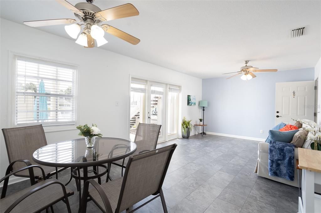 Active With Contract: $1,825 (1 beds, 1 baths, 562 Square Feet)