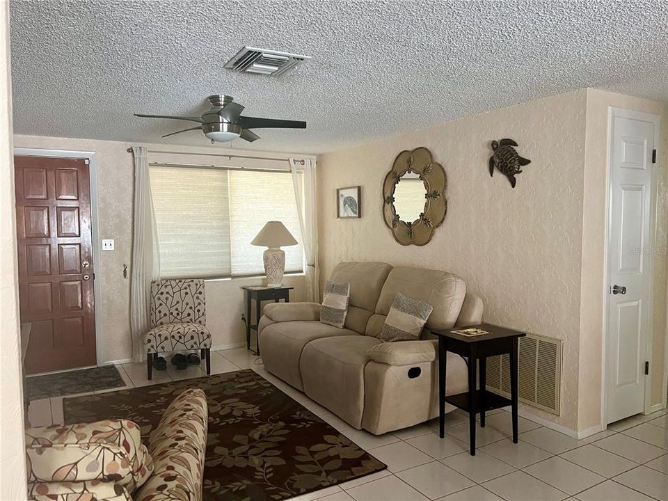 Recently Rented: $1,800 (2 beds, 2 baths, 889 Square Feet)