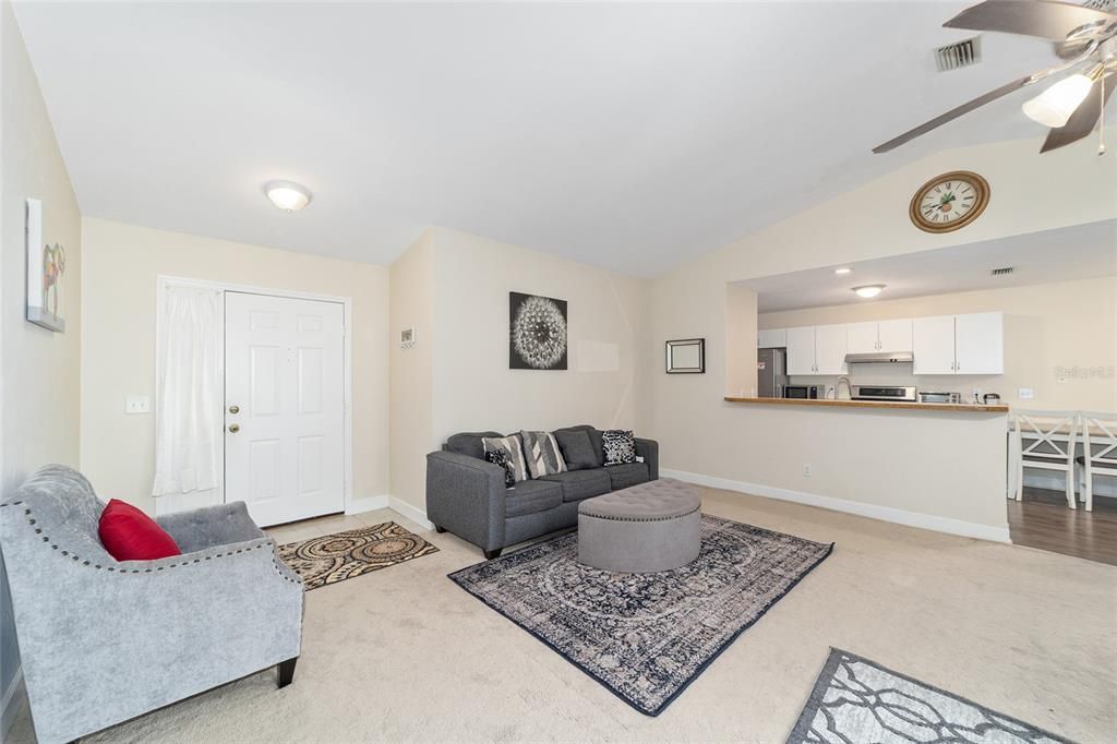 Active With Contract: $284,000 (3 beds, 2 baths, 1362 Square Feet)