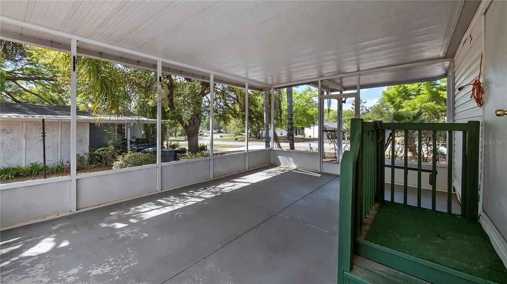 Active With Contract: $249,900 (3 beds, 2 baths, 1104 Square Feet)