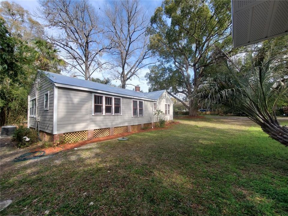 For Sale: $235,000 (3 beds, 2 baths, 1371 Square Feet)