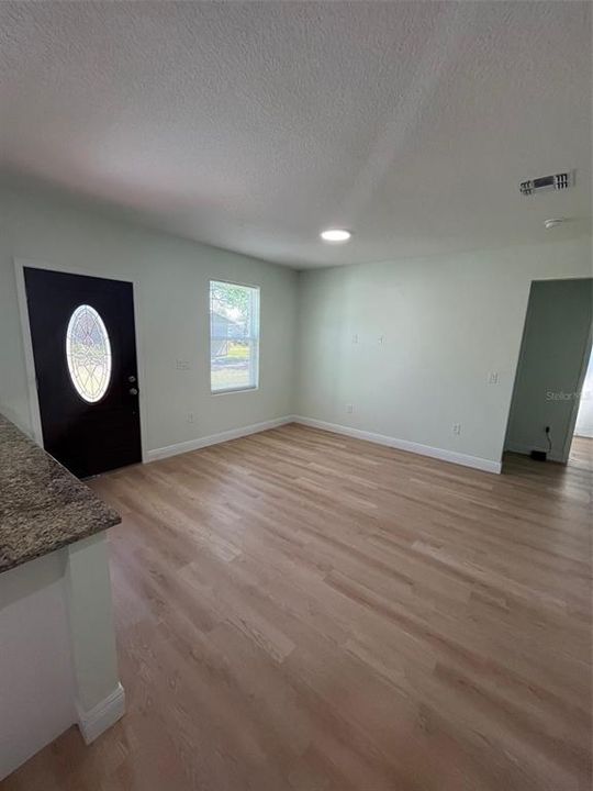 Recently Rented: $1,900 (3 beds, 2 baths, 1086 Square Feet)