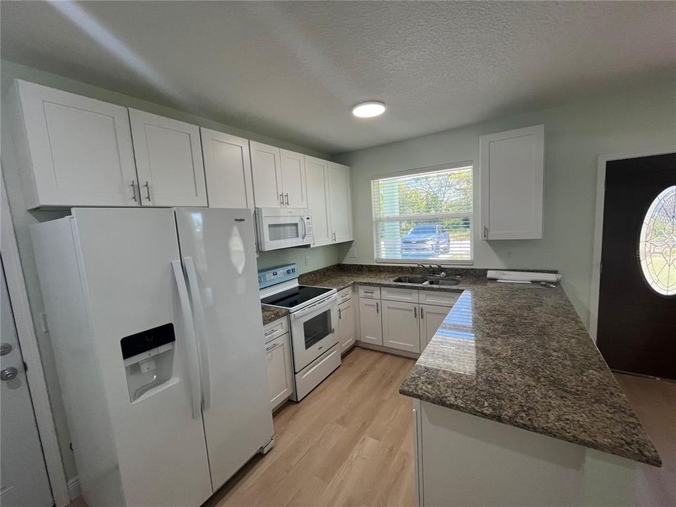 Recently Rented: $1,900 (3 beds, 2 baths, 1086 Square Feet)