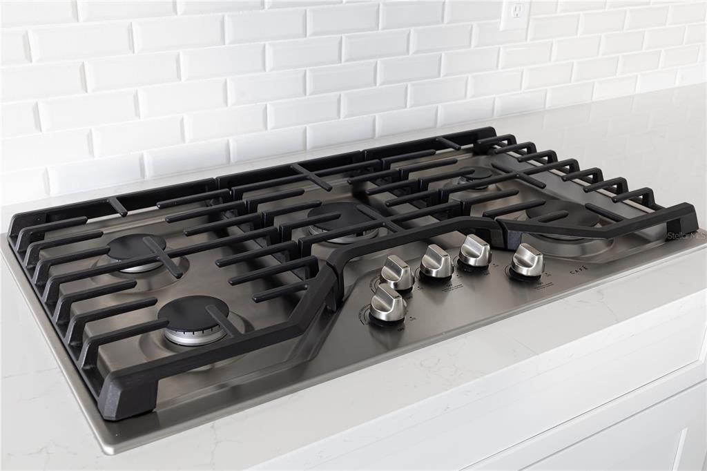 5 Burner Natural Gas Cooktop.