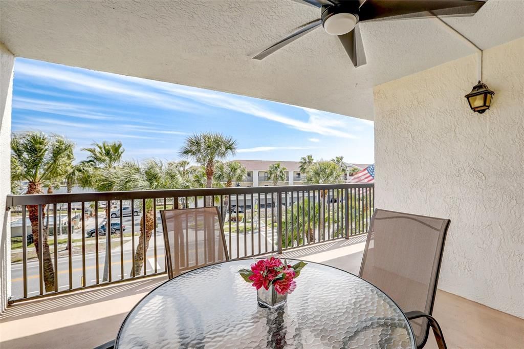 Recently Sold: $850,000 (3 beds, 2 baths, 1455 Square Feet)