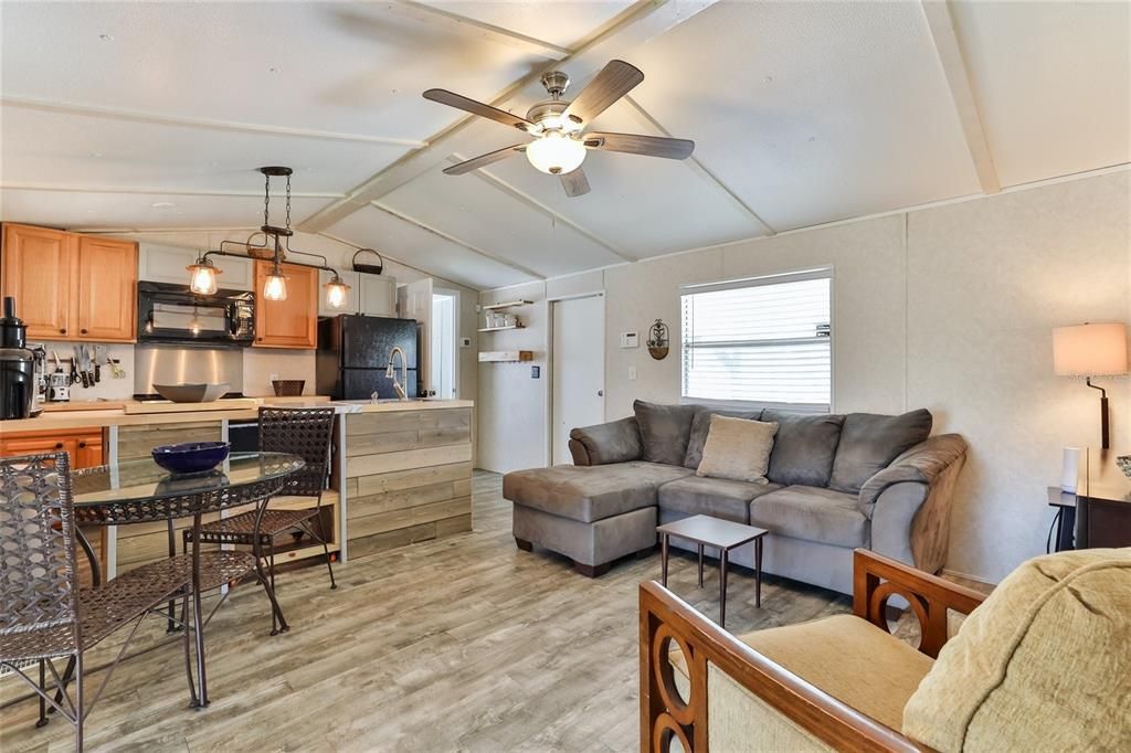 Recently Sold: $121,499 (2 beds, 1 baths, 672 Square Feet)