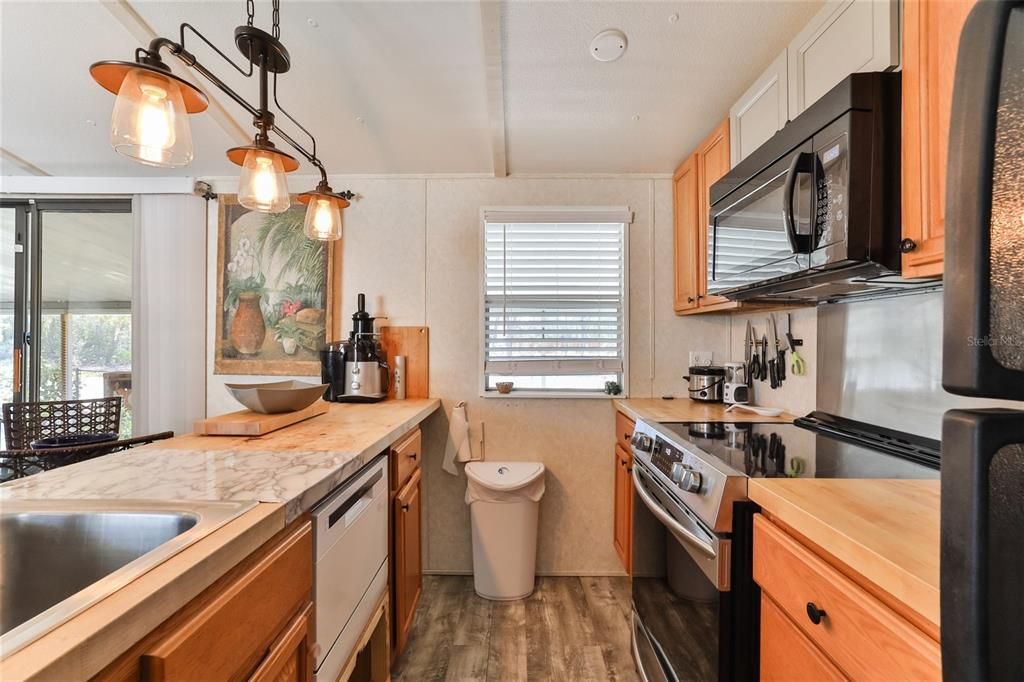 Recently Sold: $121,499 (2 beds, 1 baths, 672 Square Feet)