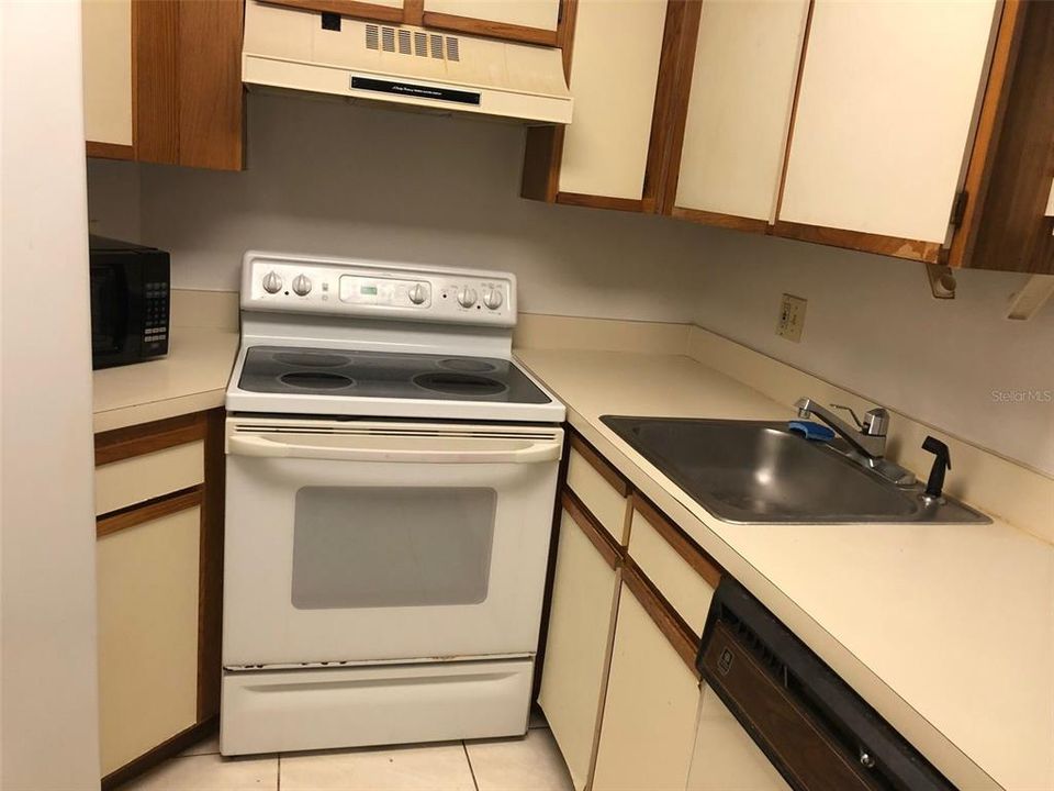 Active With Contract: $150,000 (1 beds, 1 baths, 675 Square Feet)