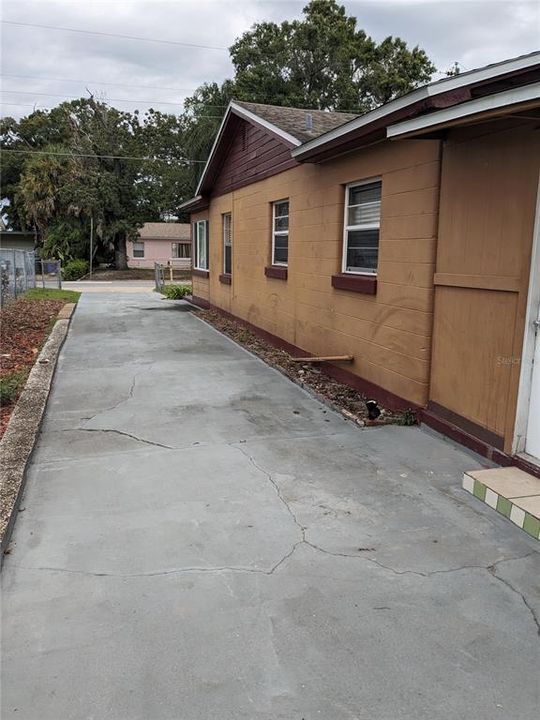 Recently Rented: $1,495 (3 beds, 1 baths, 936 Square Feet)