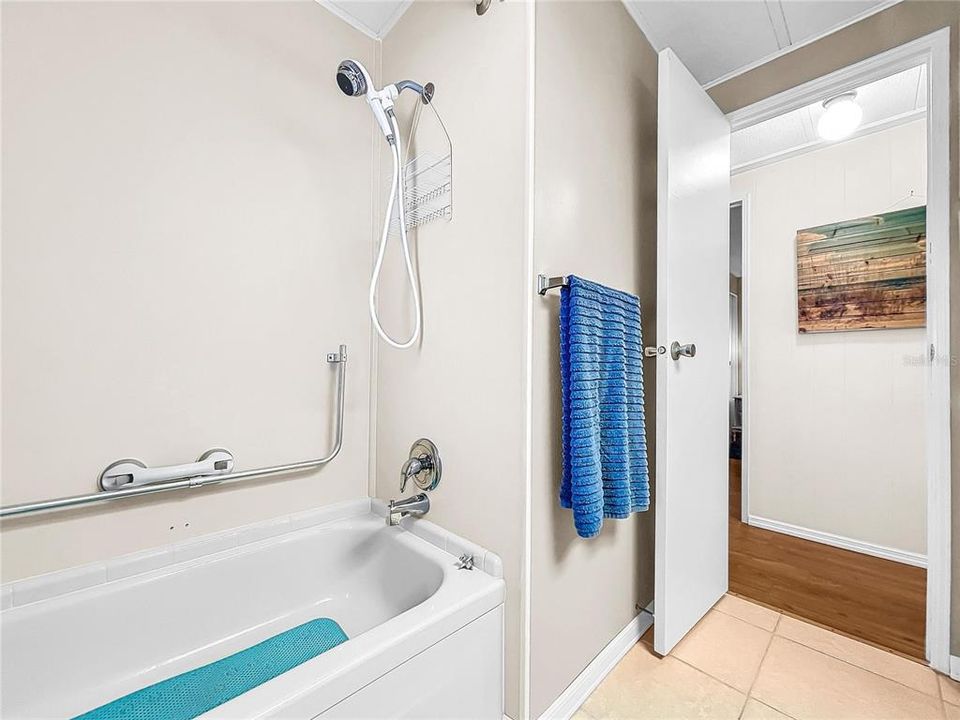 Недавно продано: $190,000 (2 спален, 2 ванн, 1180 Квадратных фут)