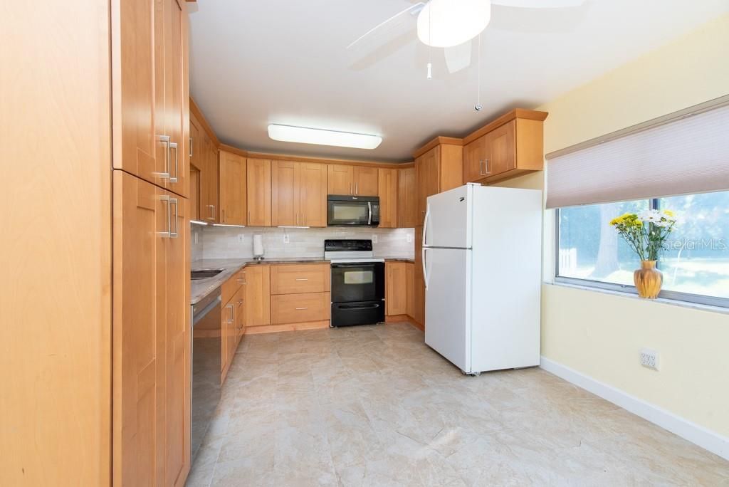 Active With Contract: $150,000 (2 beds, 1 baths, 758 Square Feet)