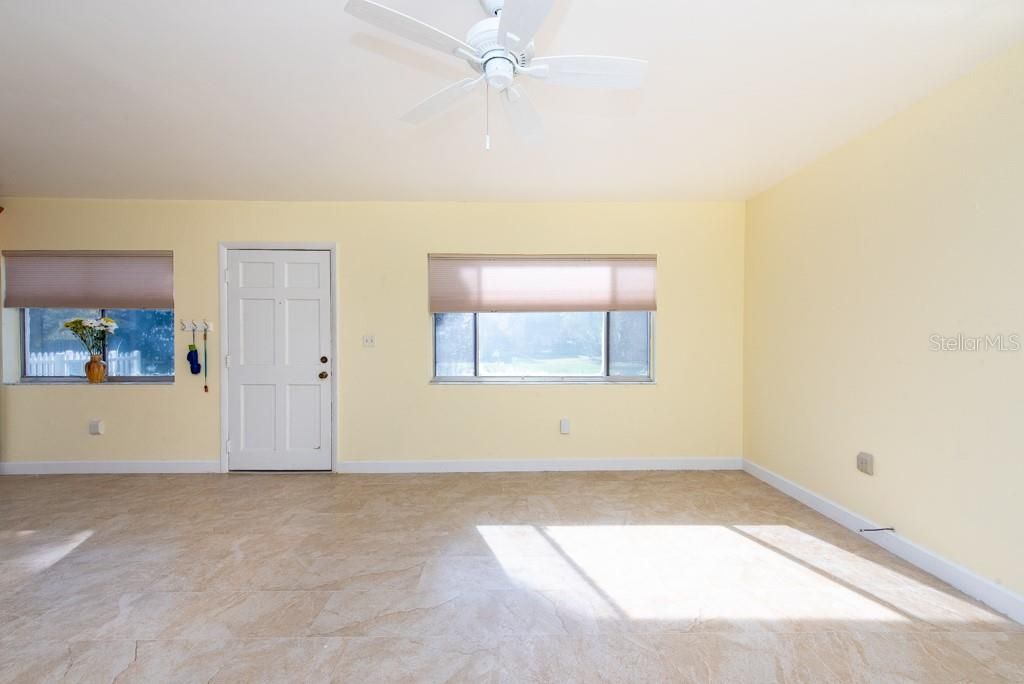 Active With Contract: $150,000 (2 beds, 1 baths, 758 Square Feet)