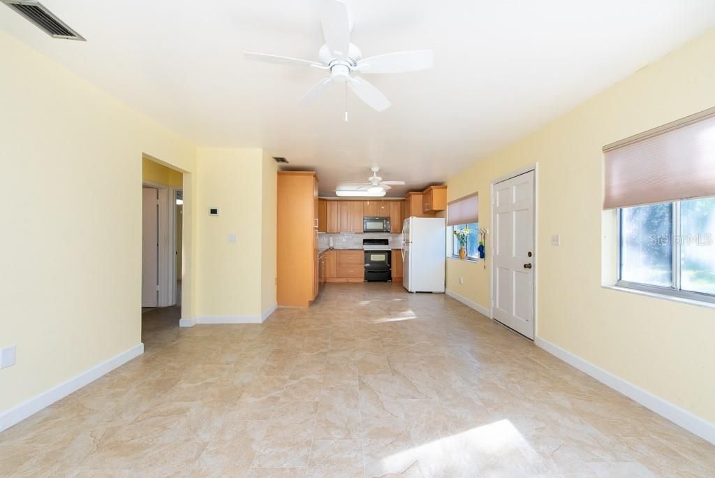 Active With Contract: $150,000 (2 beds, 1 baths, 758 Square Feet)