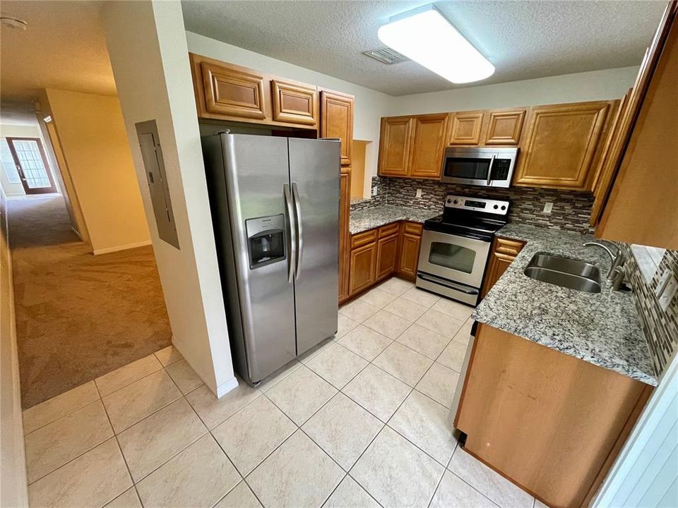 Active With Contract: $1,775 (2 beds, 2 baths, 1622 Square Feet)