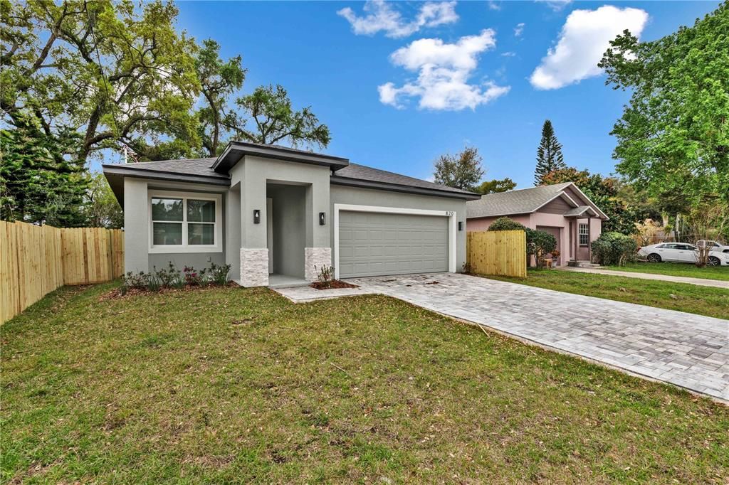 Recently Sold: $385,000 (4 beds, 2 baths, 1686 Square Feet)