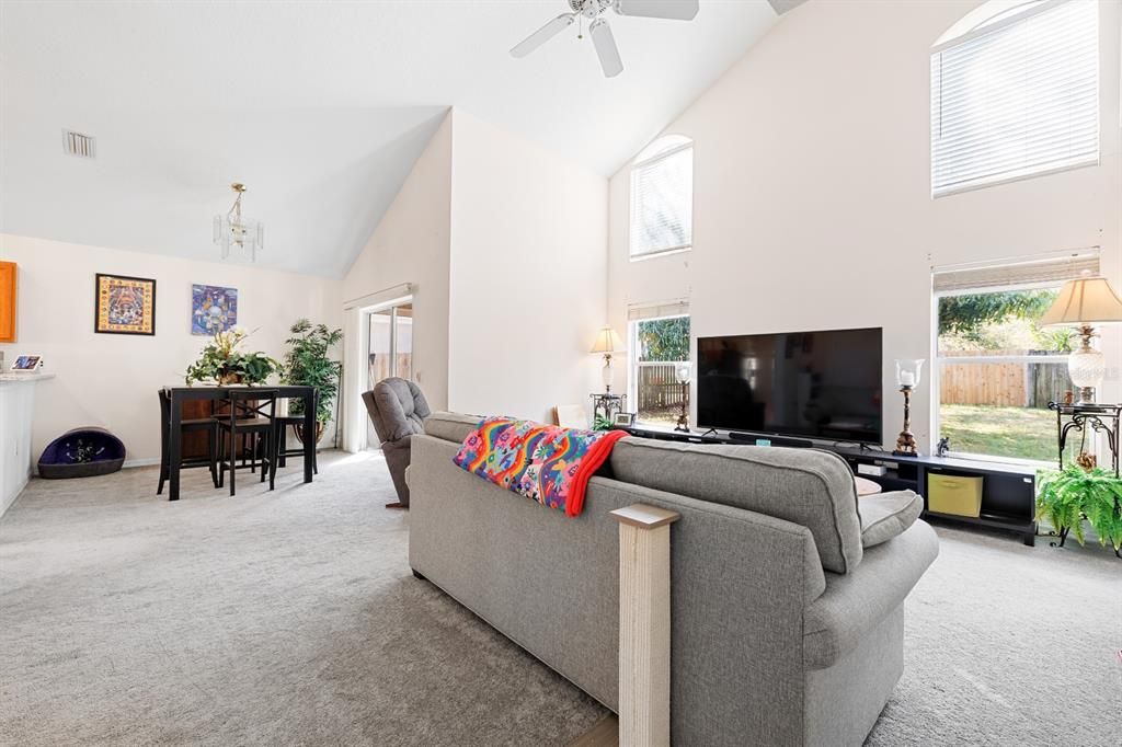 Active With Contract: $374,000 (3 beds, 2 baths, 1850 Square Feet)