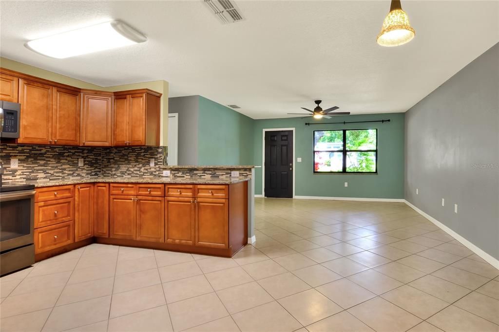 For Sale: $315,000 (3 beds, 2 baths, 1294 Square Feet)