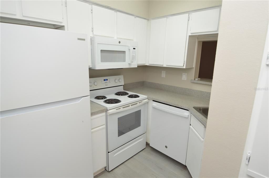 Recently Rented: $1,700 (2 beds, 2 baths, 1129 Square Feet)