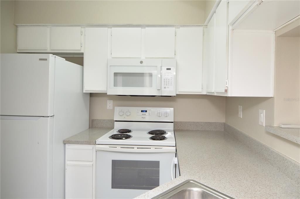 Recently Rented: $1,700 (2 beds, 2 baths, 1129 Square Feet)