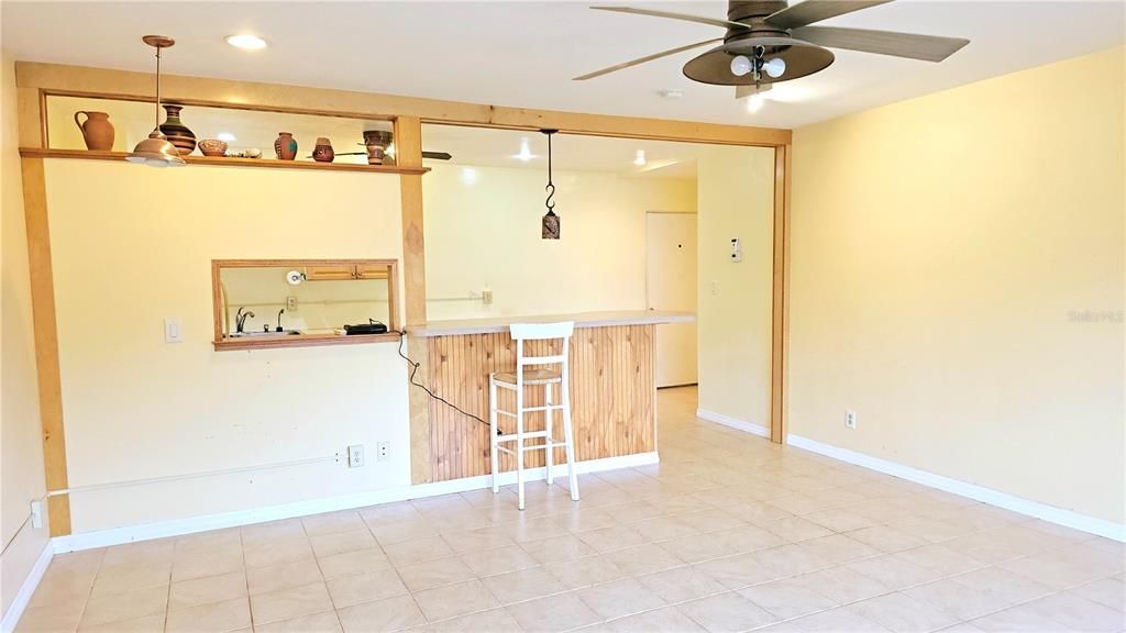 Active With Contract: $84,900 (2 beds, 1 baths, 860 Square Feet)