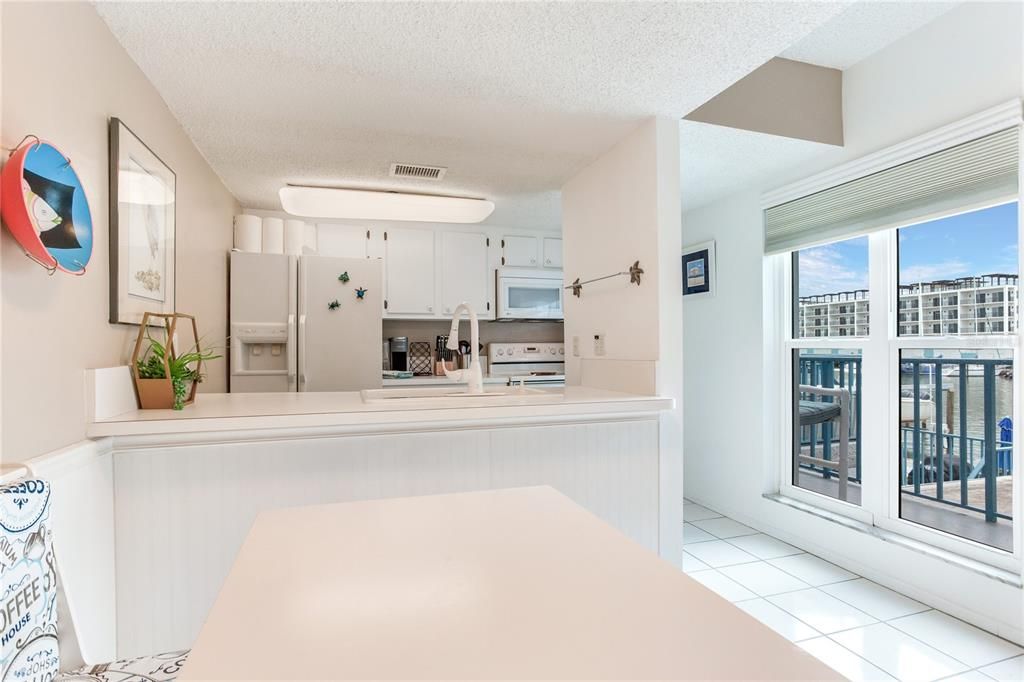 For Sale: $525,000 (1 beds, 1 baths, 755 Square Feet)
