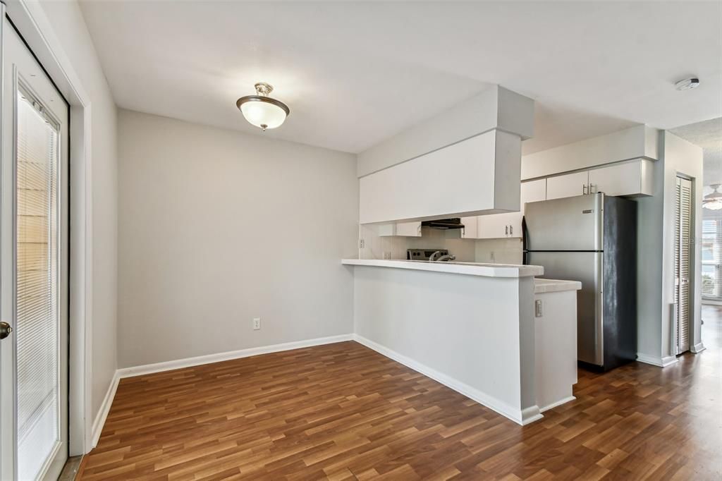 Active With Contract: $230,000 (2 beds, 2 baths, 1170 Square Feet)