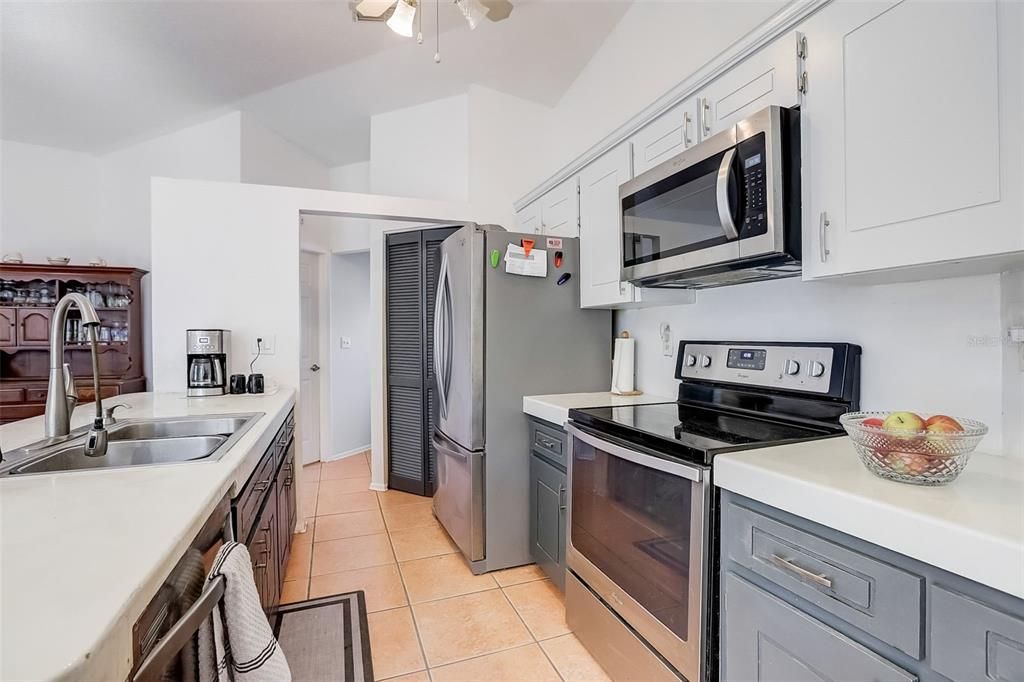 Active With Contract: $300,000 (3 beds, 2 baths, 1625 Square Feet)