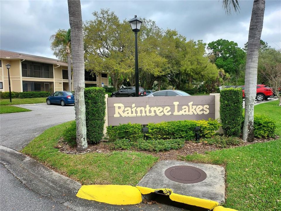 Entrance to Raintree Lakes