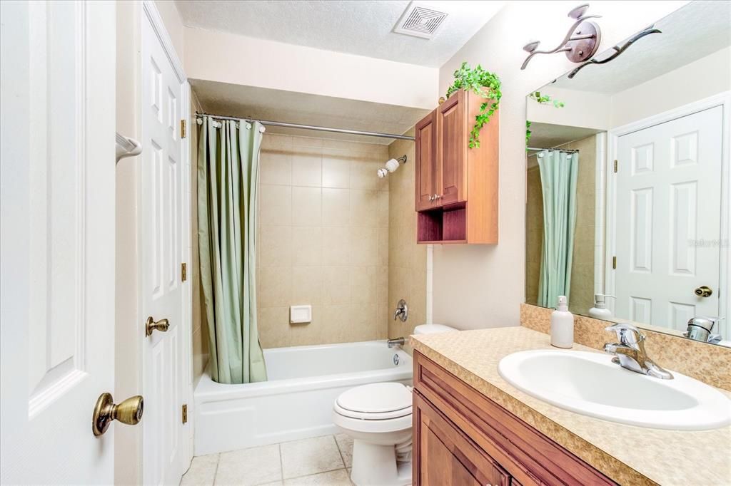 For Sale: $250,000 (2 beds, 1 baths, 1281 Square Feet)