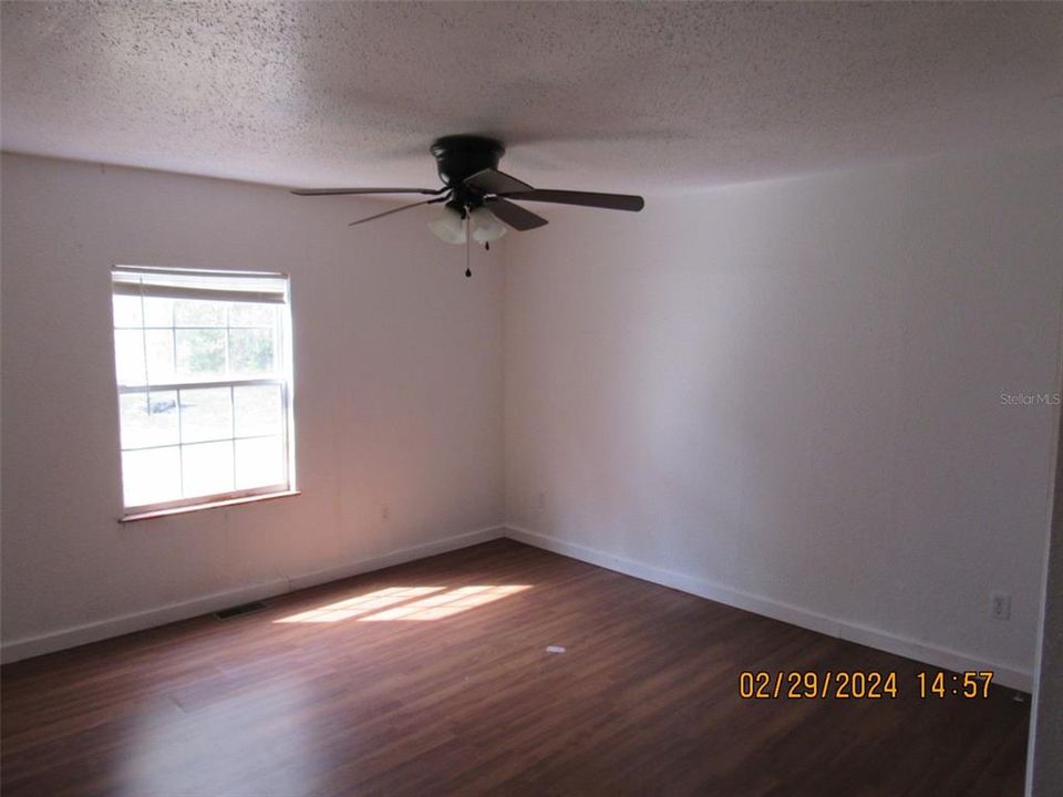 For Sale: $169,900 (4 beds, 2 baths, 1700 Square Feet)