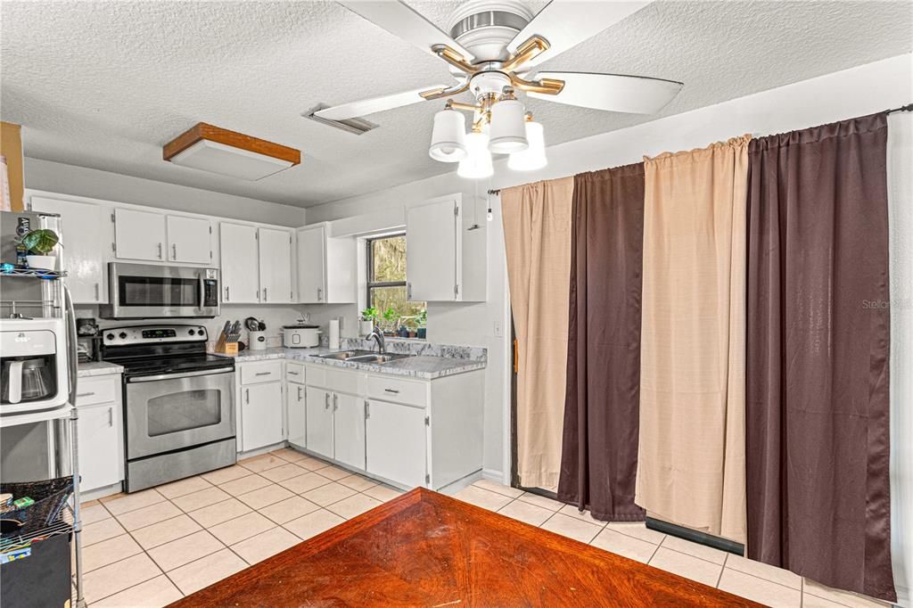 For Sale: $200,000 (3 beds, 2 baths, 1203 Square Feet)