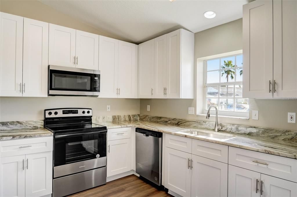 Active With Contract: $339,900 (3 beds, 2 baths, 1488 Square Feet)