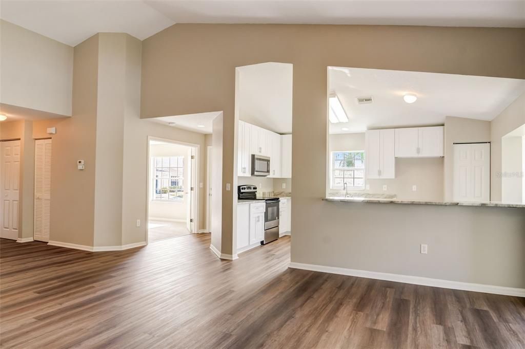 Active With Contract: $339,900 (3 beds, 2 baths, 1488 Square Feet)