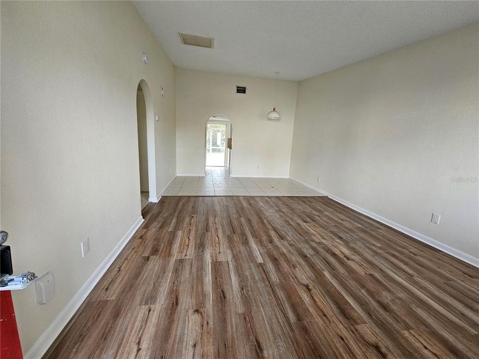 Recently Rented: $1,550 (2 beds, 1 baths, 864 Square Feet)