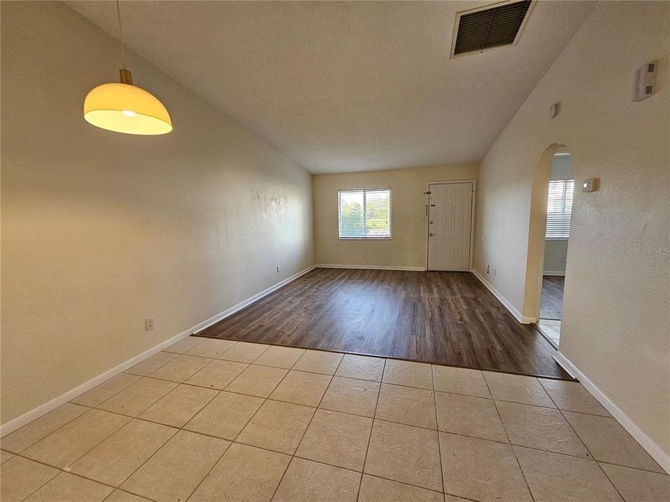 Recently Rented: $1,550 (2 beds, 1 baths, 864 Square Feet)