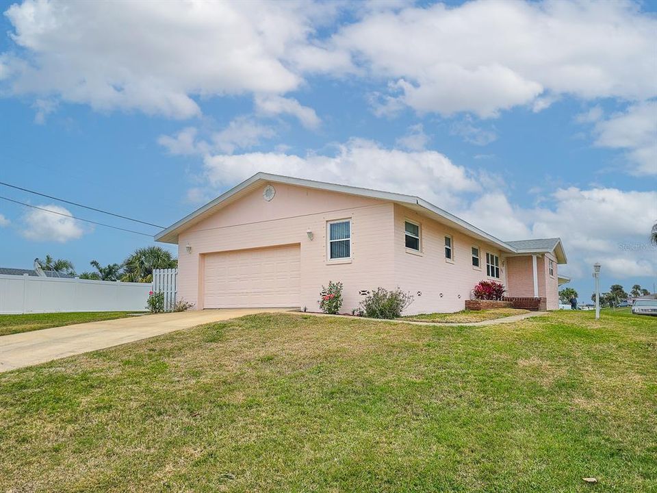 Active With Contract: $415,000 (2 beds, 2 baths, 1580 Square Feet)