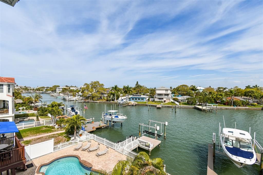 Active With Contract: $2,499,000 (4 beds, 4 baths, 2688 Square Feet)
