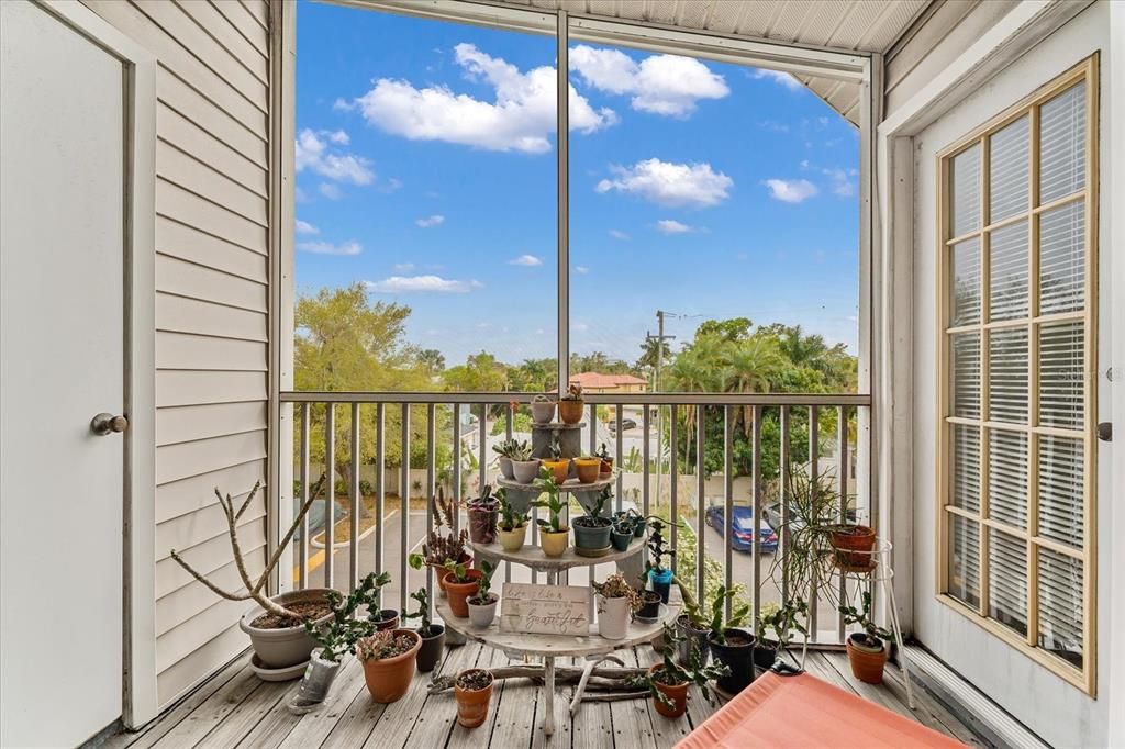For Sale: $335,000 (2 beds, 2 baths, 1224 Square Feet)