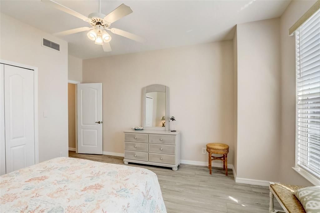 Active With Contract: $599,000 (2 beds, 2 baths, 1340 Square Feet)