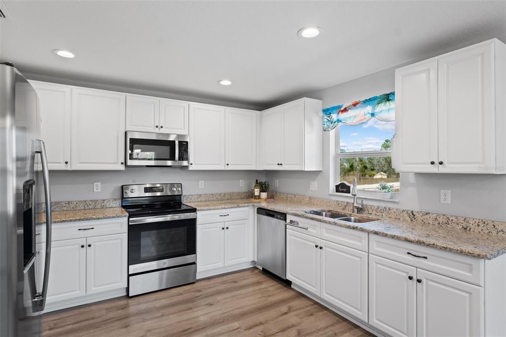 Active With Contract: $335,000 (3 beds, 2 baths, 1232 Square Feet)
