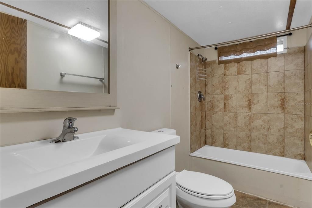 最近售出: $290,000 (3 贝兹, 2 浴室, 1064 平方英尺)