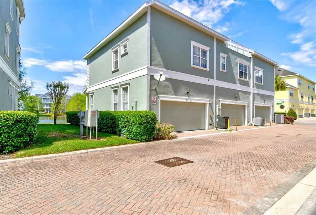 Recently Sold: $350,000 (2 beds, 2 baths, 1129 Square Feet)
