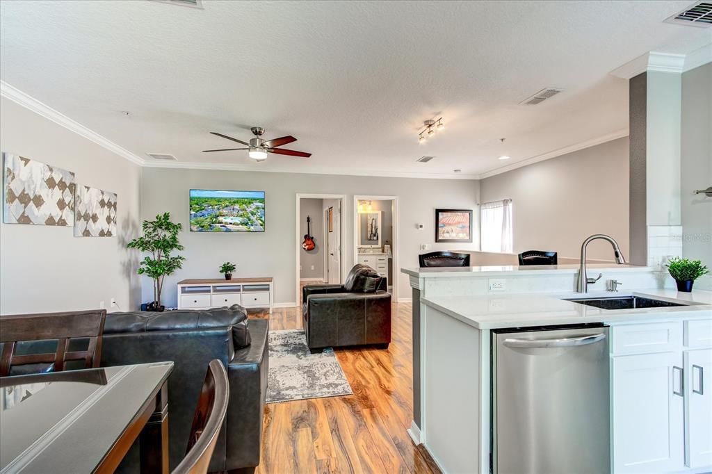 Recently Sold: $350,000 (2 beds, 2 baths, 1129 Square Feet)