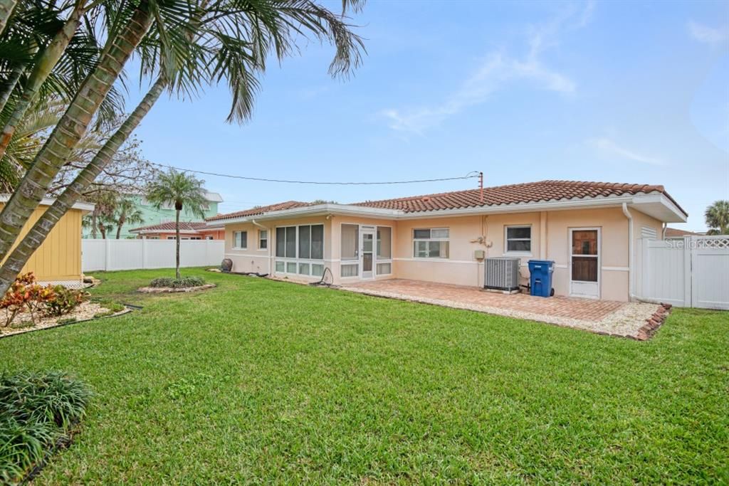 Recently Sold: $725,000 (2 beds, 2 baths, 1252 Square Feet)
