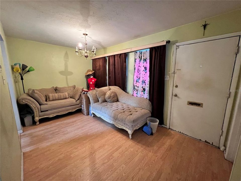 For Sale: $125,500 (2 beds, 2 baths, 1211 Square Feet)