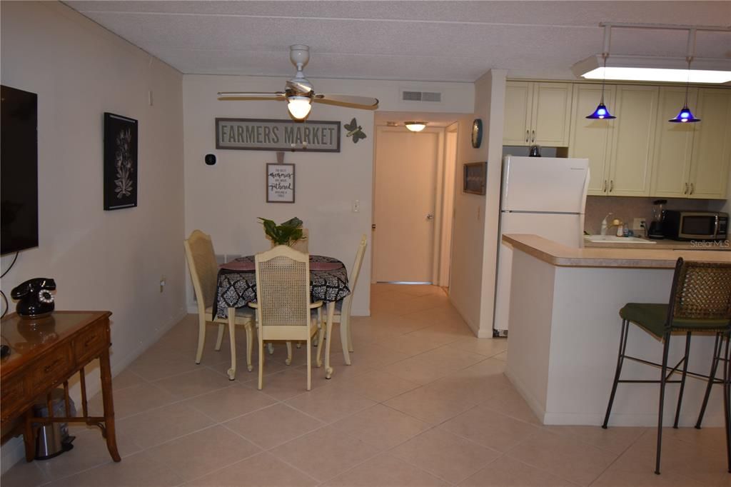 For Sale: $169,900 (1 beds, 1 baths, 747 Square Feet)