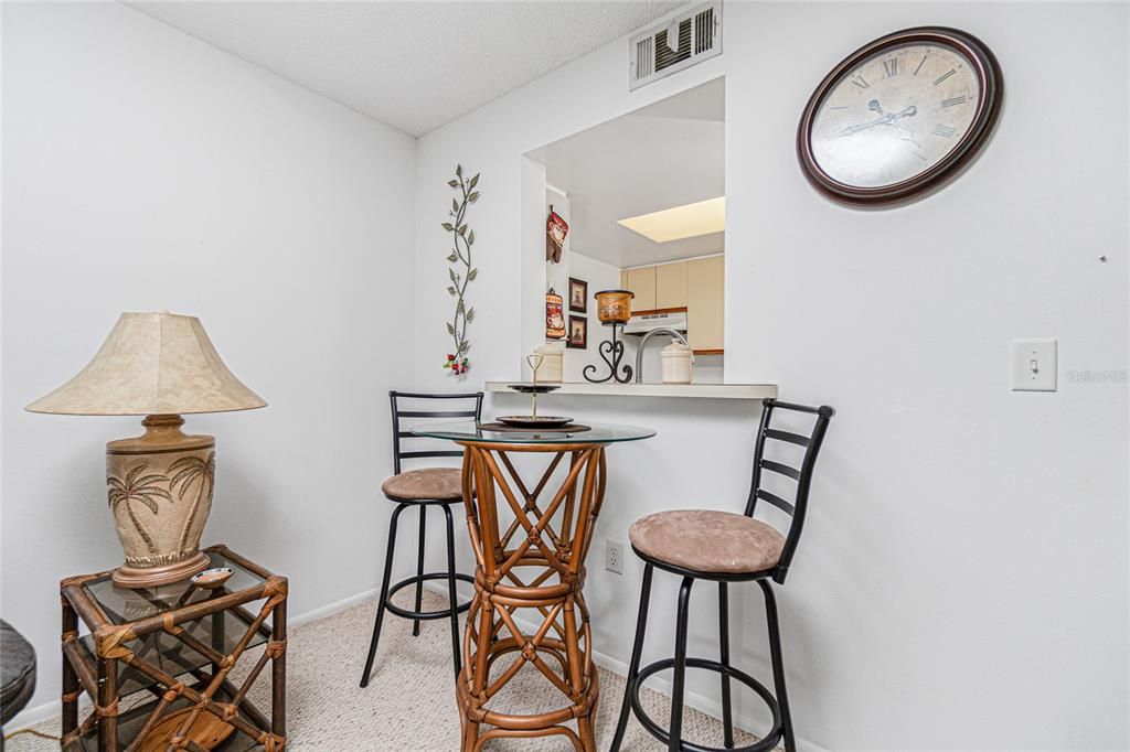 Active With Contract: $136,500 (1 beds, 1 baths, 631 Square Feet)