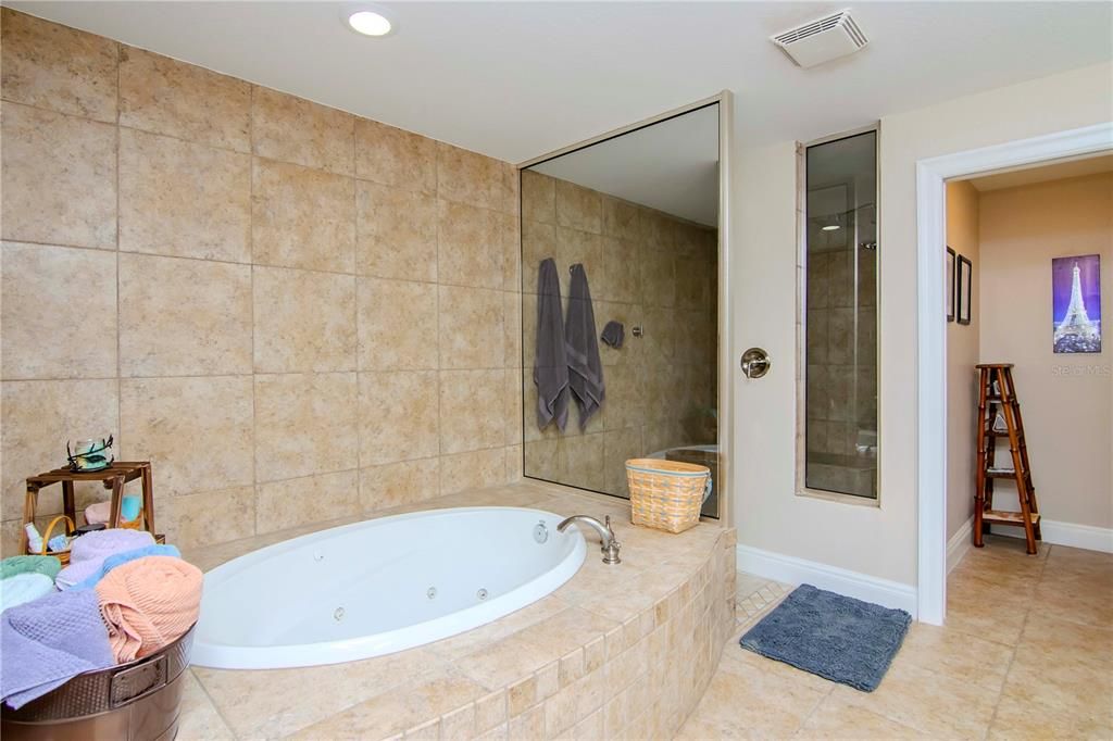 SOAKING TUB - WITH SEPARATE SHOW