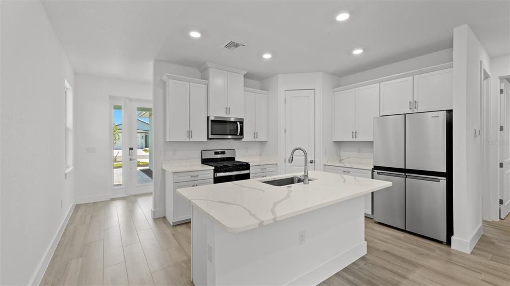 For Sale: $379,990 (2 beds, 2 baths, 1449 Square Feet)