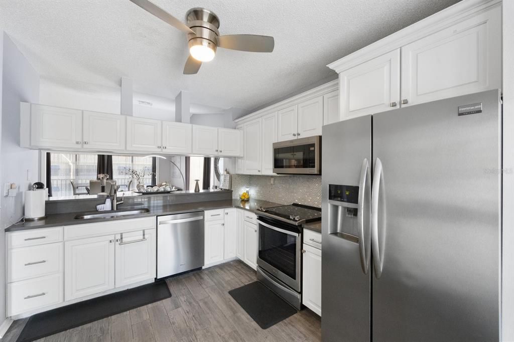 For Sale: $449,999 (2 beds, 2 baths, 1235 Square Feet)